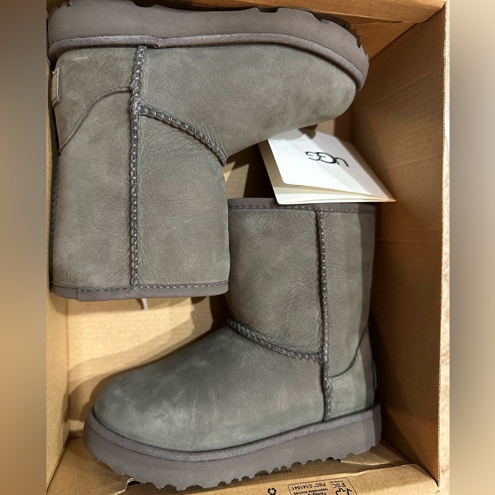 Toddler UGGS size 10. Grey waterproof classic short.